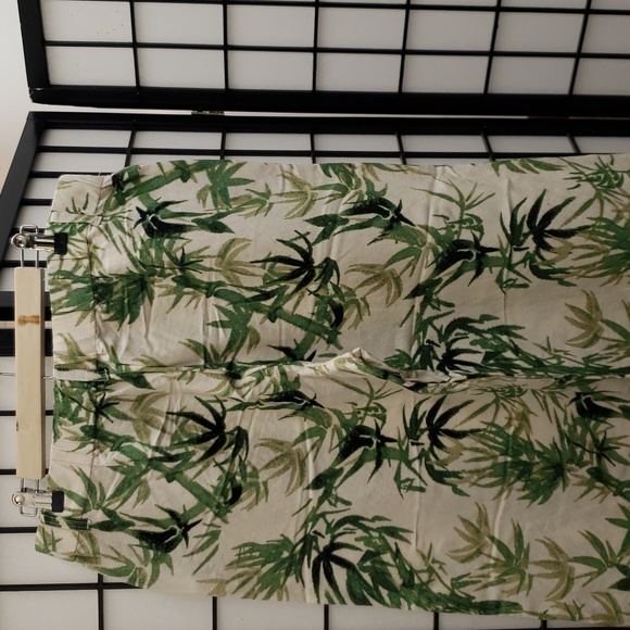 J Jill wide leg linen pant with tropical leaves, size MP - Picture 5 of 6